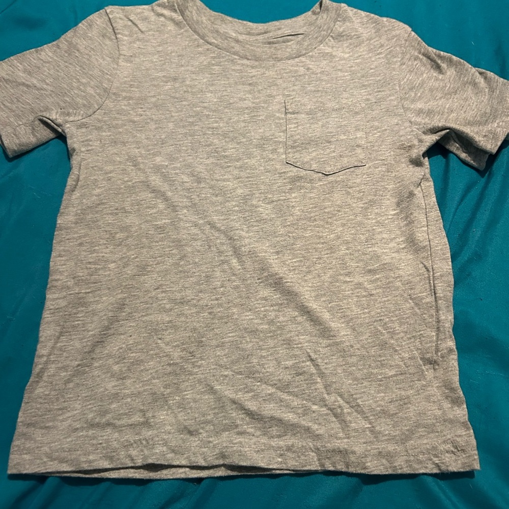 I’m selling a short sleeve shirt